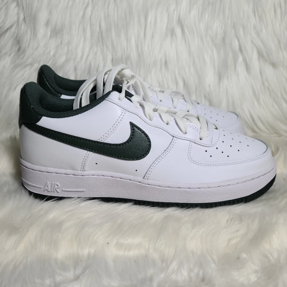 Nike Air Force 1 White Vintage Green Women 8 / Youth 6.5 NEW